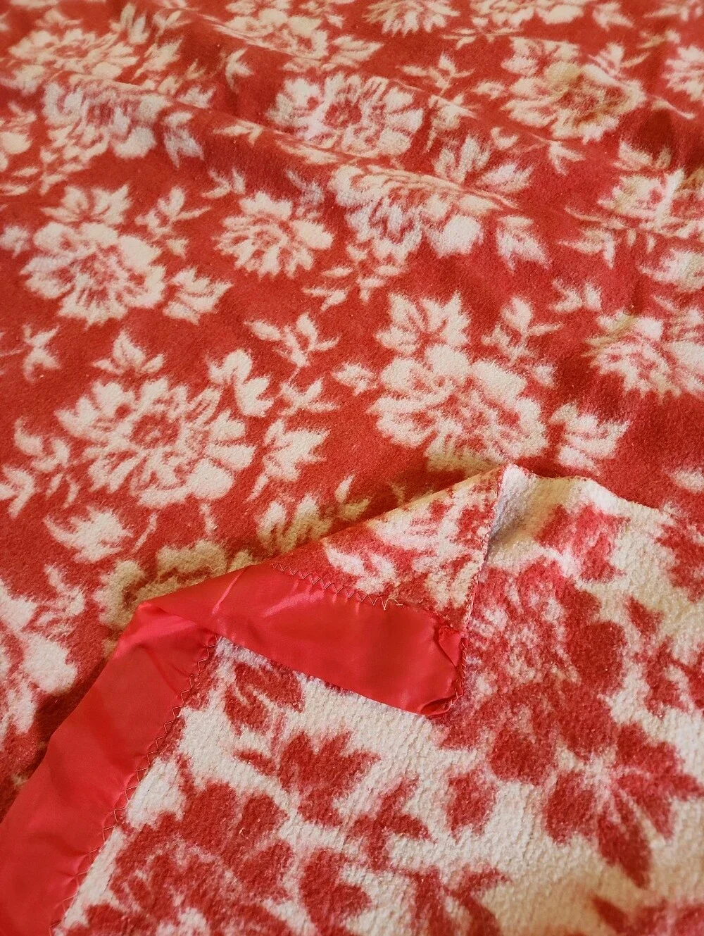 Vintage Satin Trim Reversible Acrylic Floral Throw Blanket 70s 80s Retro 77 × 66